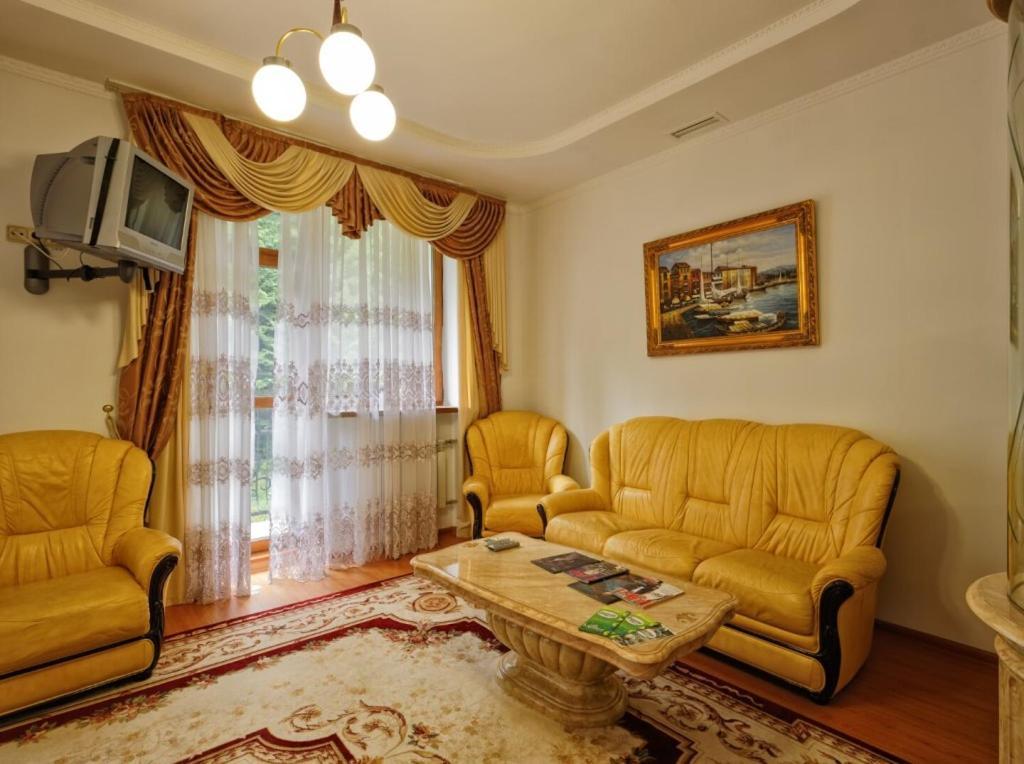 Karpaty Otel Yaremche Dış mekan fotoğraf